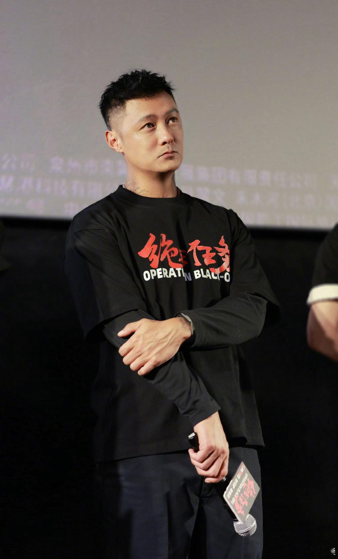余文乐想要打开包得很紧的曹骏披荆斩棘看懂曹骏的内敛，余文乐主动释放善意，想要打开