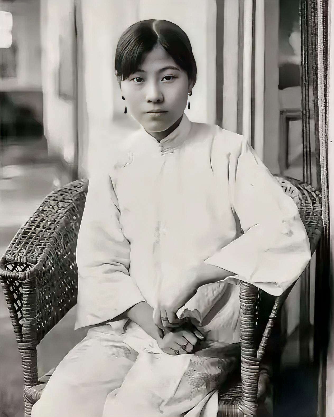 “荒唐至极！”1974年，90岁的杨森迎娶了17岁的张灵凤。洞房之夜，老人正要行