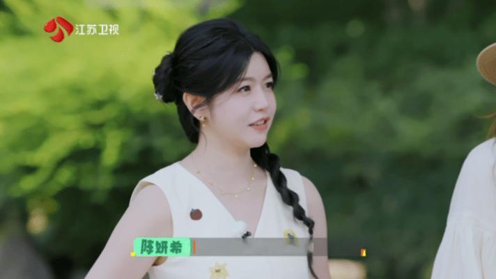 高卿尘以为太医是泰医温太医差点变成温泰医这段片段循环看了好几遍依旧好笑，小九听见