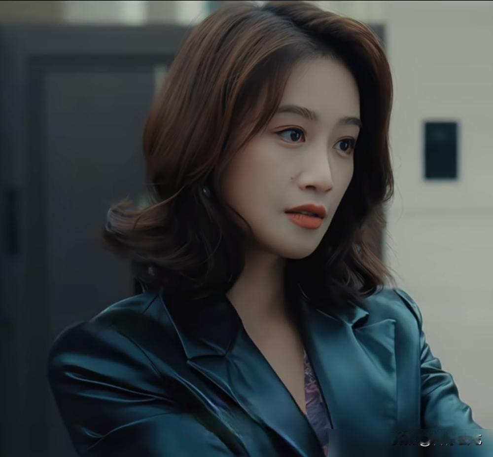 蓝盈莹这事，你千万别学。以为考个证、体验生活就是好演员了？大错特错。
她这边把