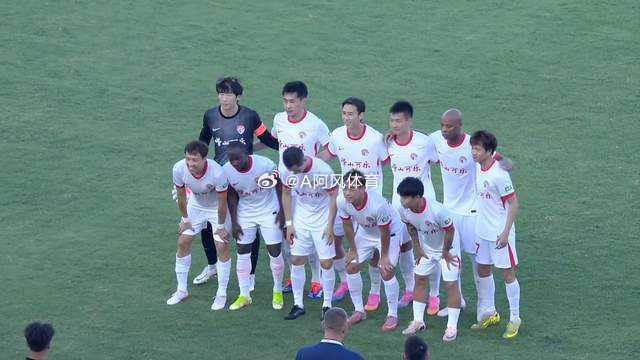 2-0，青岛西海岸笑傲德比，彭欣力破门+任意球巧妙配合，海牛保级掉队青岛西海岸v