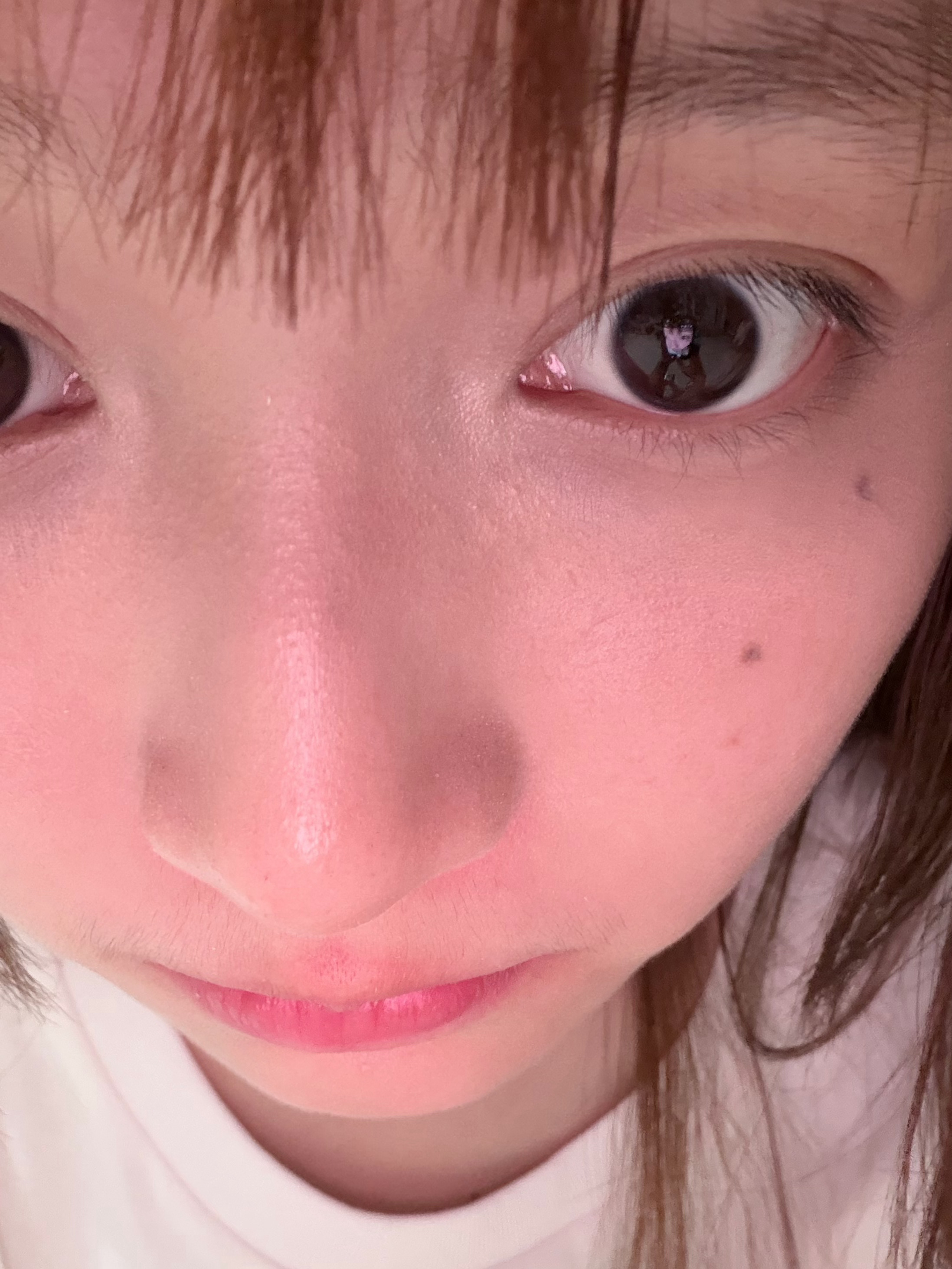 这个天气什么粉底液都会脱妆吧。只用遮瑕画了卧蚕和鼻翼泛红都没了。（hg的遮瑕很润