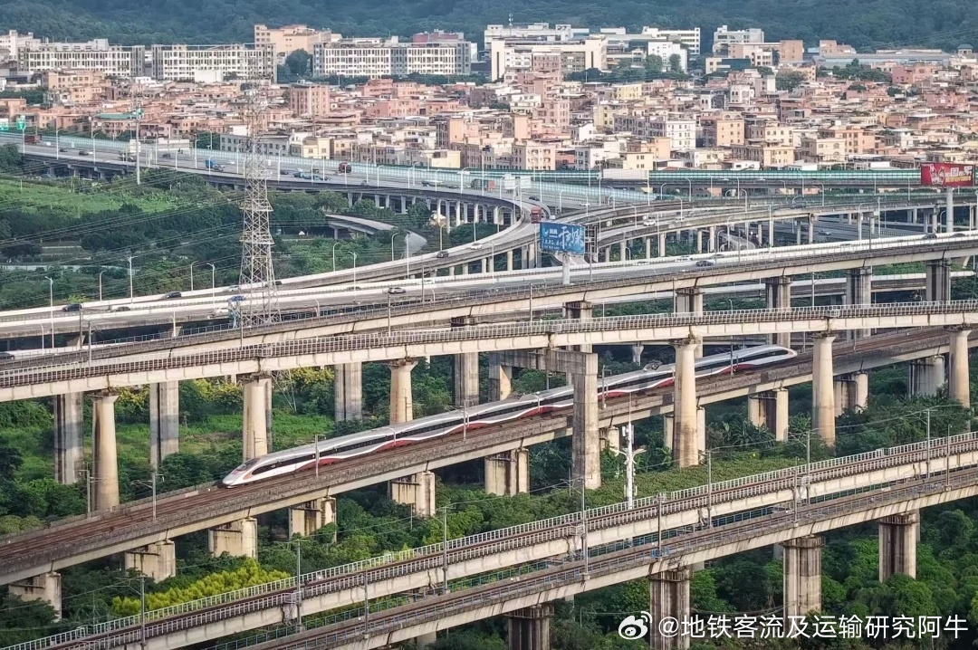 中国铁路 【广州铁路局广州铁路 国铁广州局暑运发送旅客1.28亿人次，创历史同期