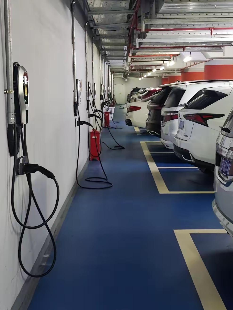 开油车的人，
这回真该换电车了吧！
因为国家规定了，从三月份开始
各类公共场馆、