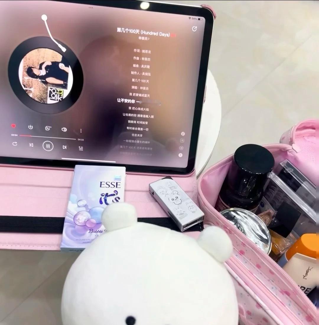 🏝️夏天本就是幸福的季节绿叶簌簌摇摆间悄然滋生小确幸 ​​​