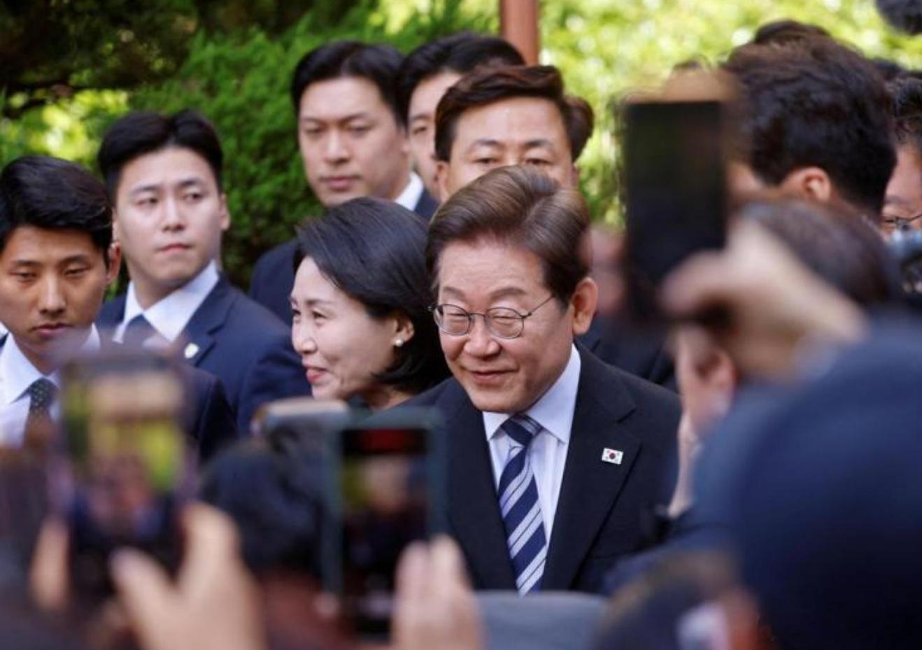 李在明宣誓就任韩国总统，他承诺将恢复民主，建设全新国家。 ​​​
