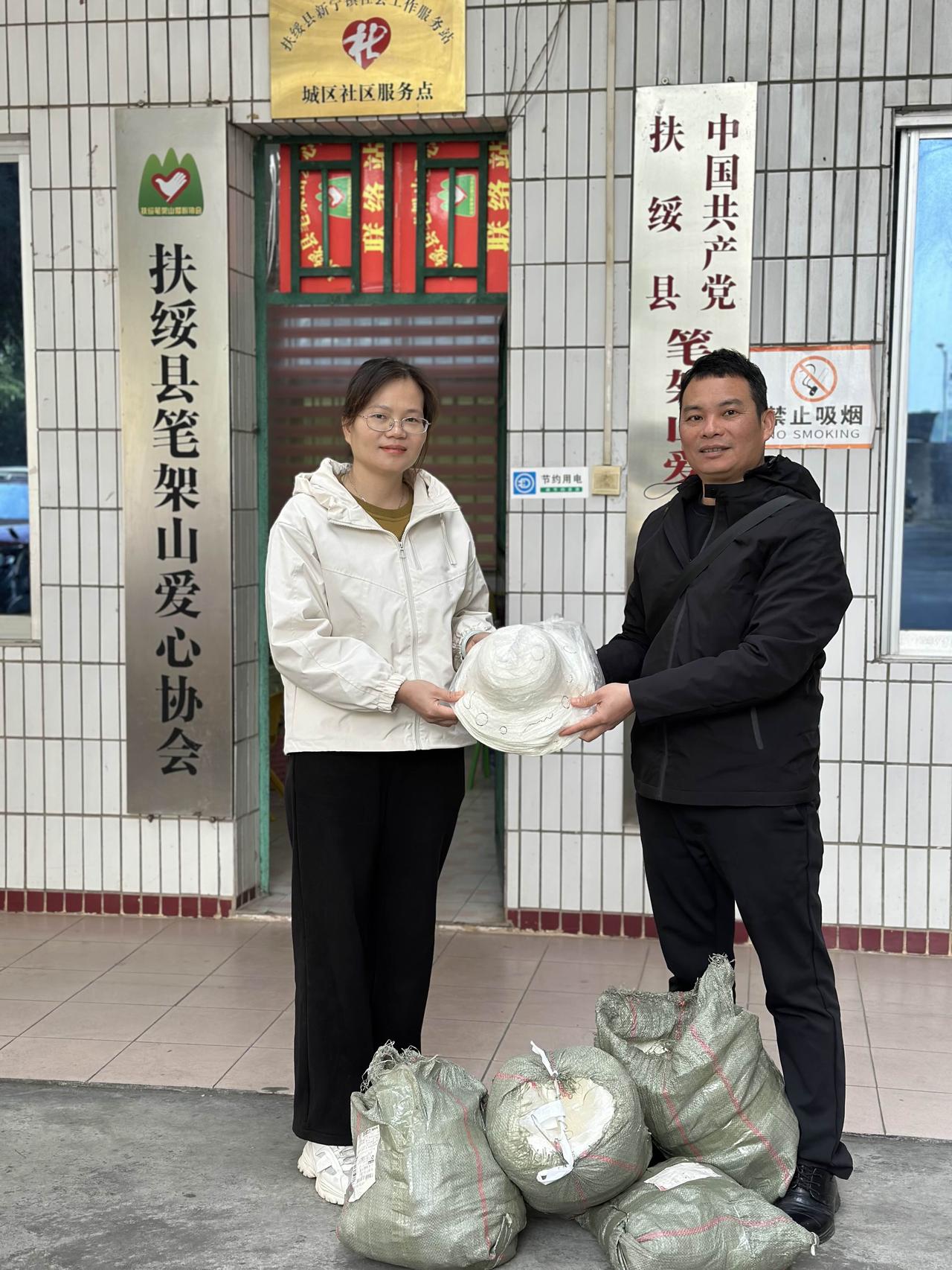 元旦，我们协会举办儿童游园活动和跳蚤市场，欢迎一起参加