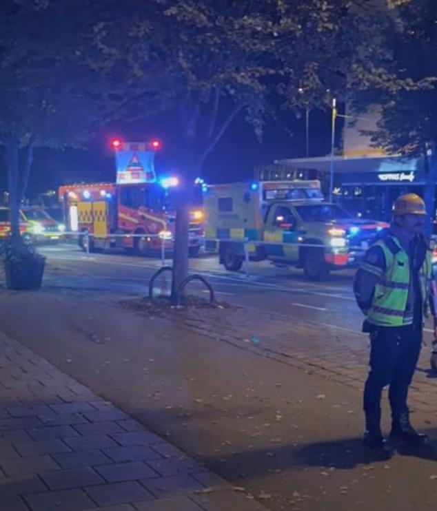 🚨🇸🇪瑞典市中心枪击案发生后，一名14岁少年被捕
瑞典耶夫勒市中心一条遍布