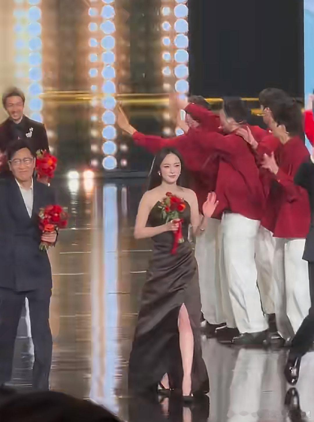 杨幂电视剧年度盛典好美的黑长直 杨幂电视剧年度盛典好美的黑长直 