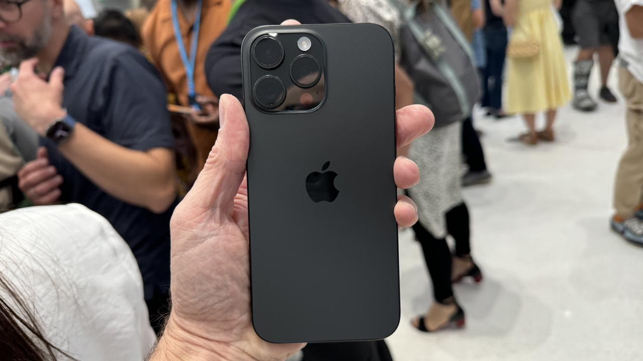 iPhone16ProMax真机上手！！边框是真的窄，但是其他方面的变化相比iP
