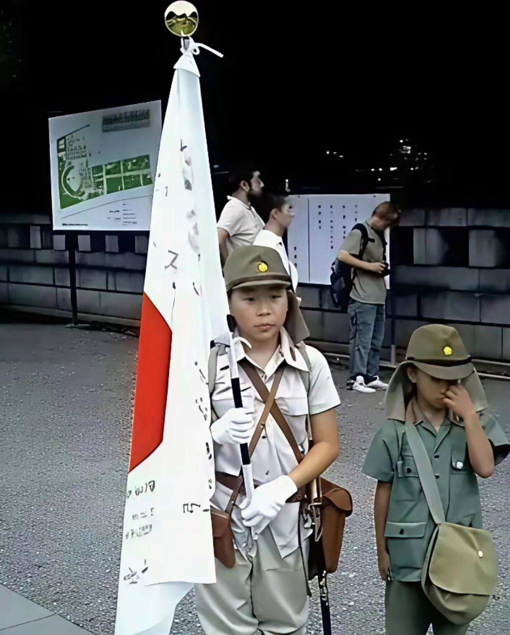 日本的儿童、青少年军国主义教育，公开的，理直气壮。为什么一个罪行累累的战败国敢这