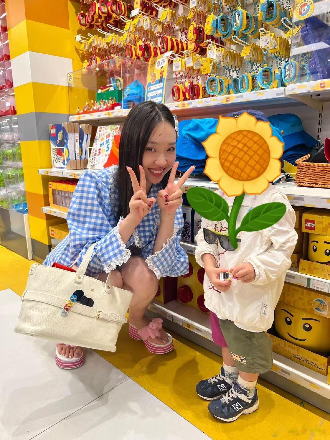 上海乐高乐园偶遇管乐 上海乐高乐园偶遇管乐，管乐真的是明媚敞亮啊，好友善和小朋友