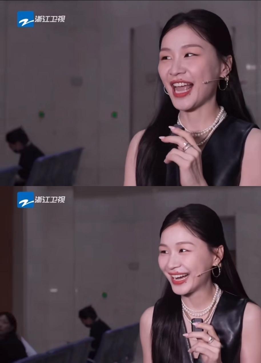 好瘦一金靖，怎么感觉生完孩子后形象更讨人喜欢了？
都说金靖是娱乐圈卡颜的bug，