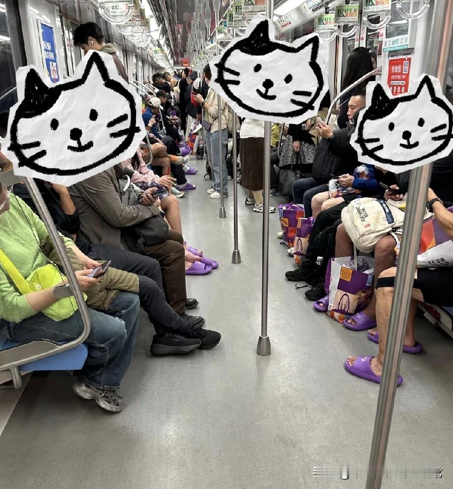 这也不是广东啊全部穿拖鞋!
 
谁坐地铁没被“神秘气味”创过？今天这波直接给我干
