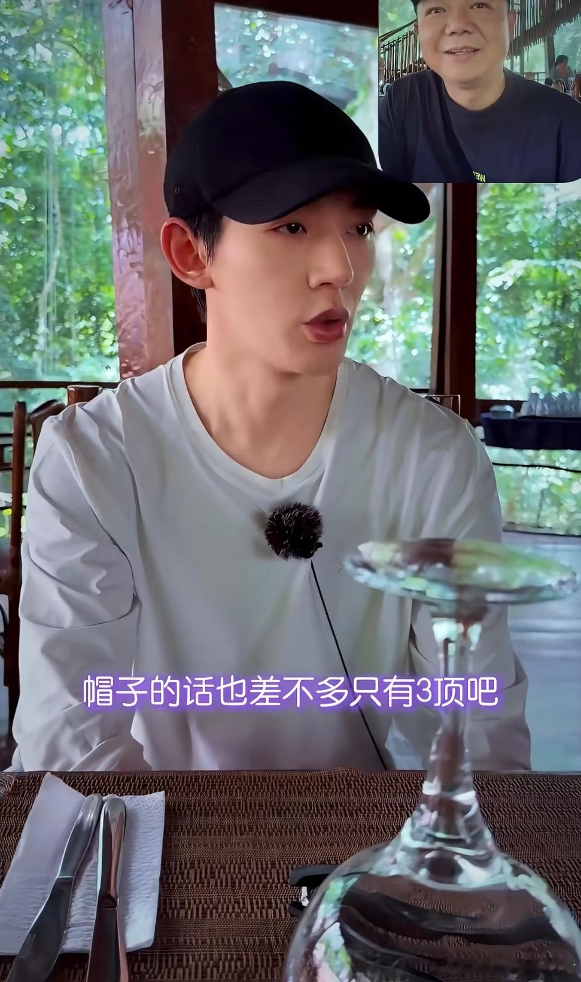 邓为的箱子快吐了谁敢看邓为的行李箱，感觉下一秒就要“吐”了！导演问他怎么把5双鞋