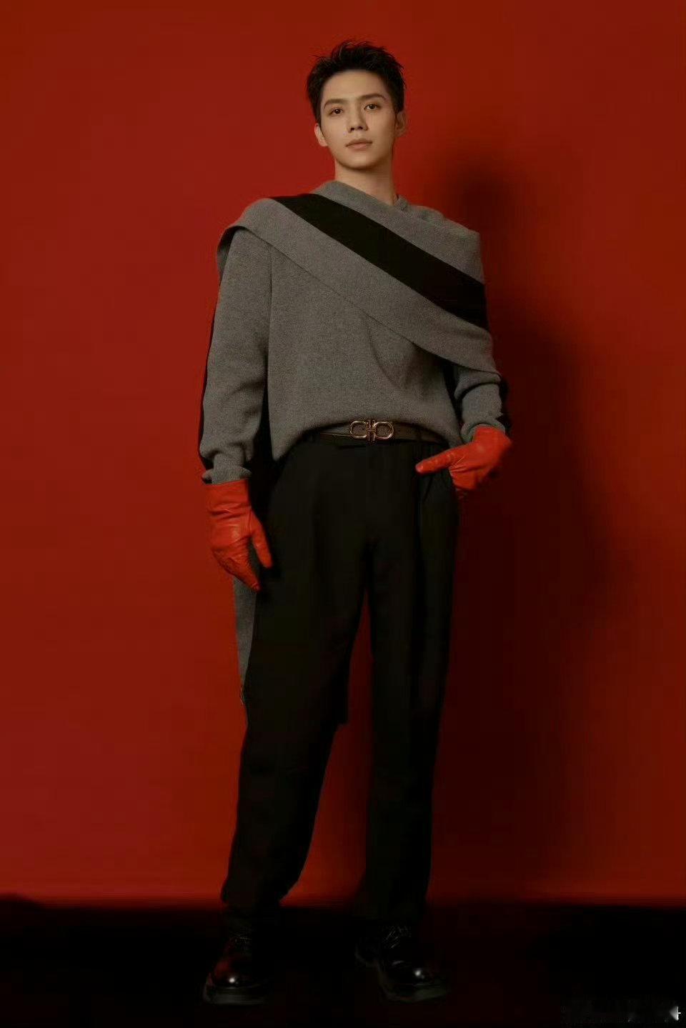 罗一舟唱跳舞台梦回青你. 梦回当年为他疯狂打call的日子，他的唱跳实力丝毫未减