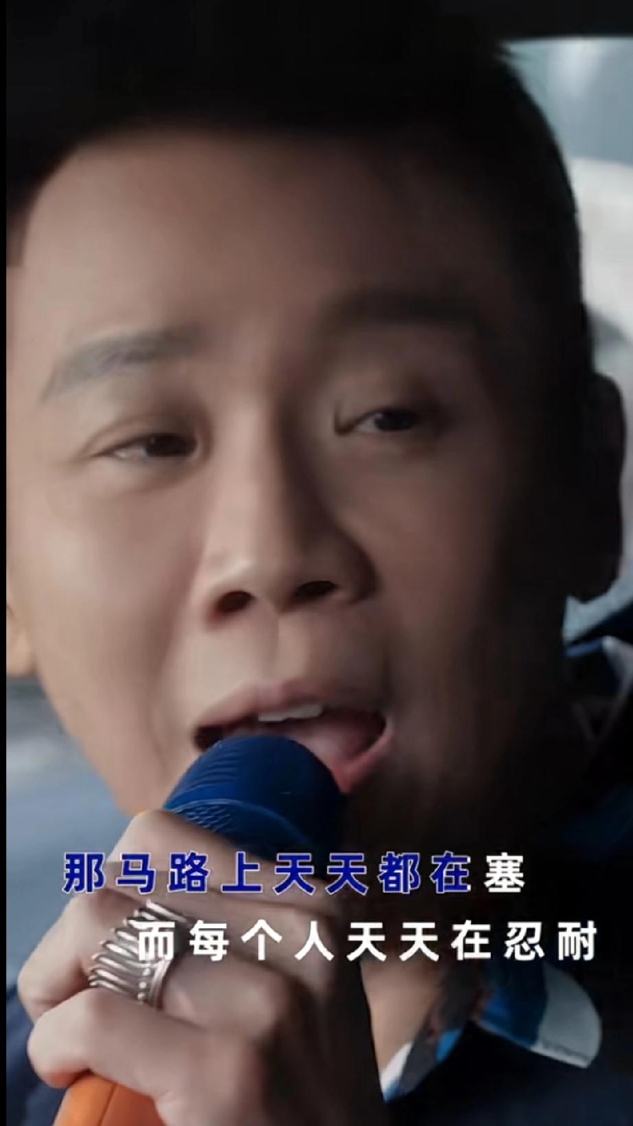 瑞幸把陶喆请来，他开始了无法无天的耶耶耶

别人上班堵车，他在椰（耶），别人方案