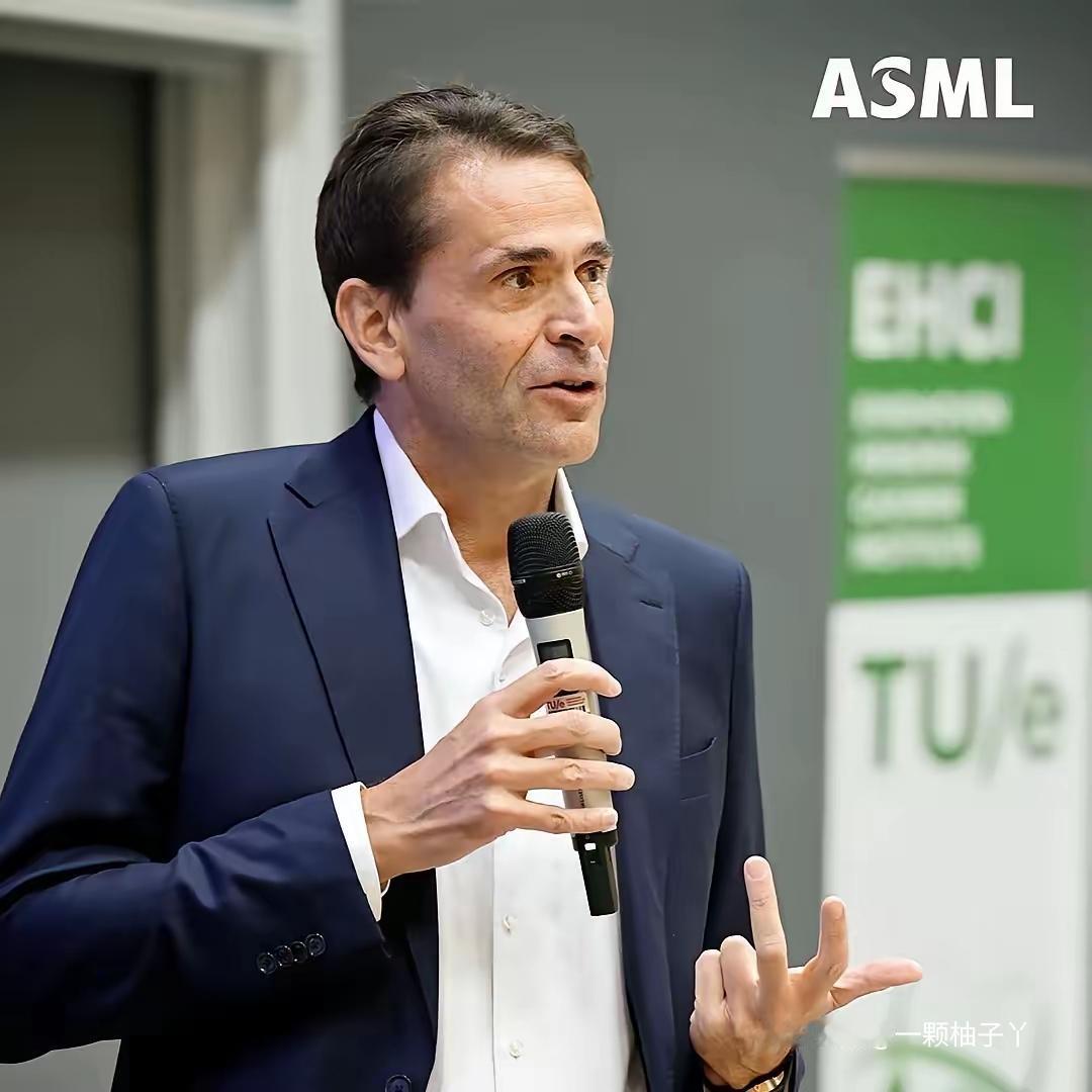 阿斯麦CEO富凯最近的一番话，堪称科技圈“人间清醒发言”。
当地时间12月12日