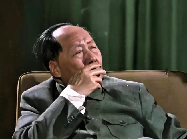 网上总有人情绪上头，嚷着干脆直接动手把日本教训一顿，可老一辈早把话点明白：要是还