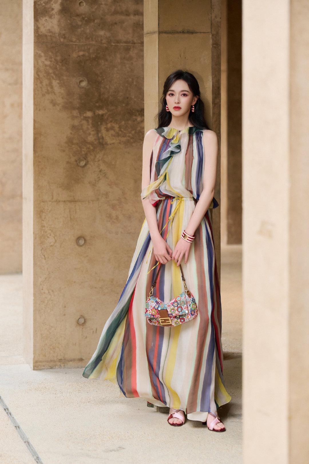 唐嫣，她的穿搭一直都很在线，这一次也不例外，穿出了中年女人该有的向上的样子，穿出