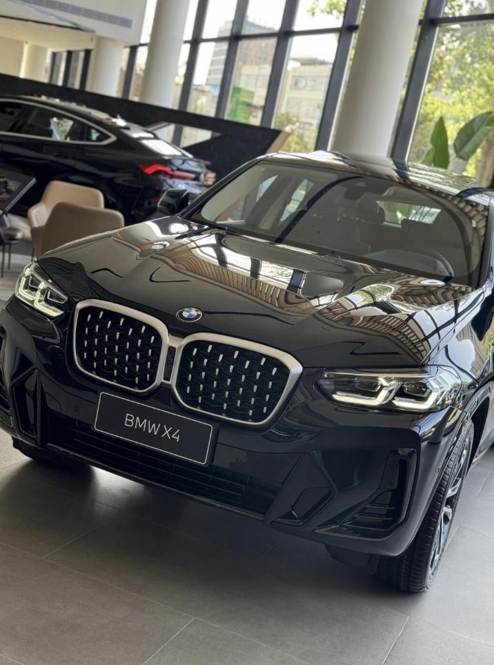 根据欧洲媒体报道，BMW即将中止X4的生产，理由很简单，因为X2太大了