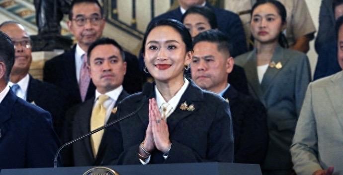 泰国为泰党党魁辞职，一通电话惹怒国内民众，新领导谁来当成谜。
10月22日，泰国