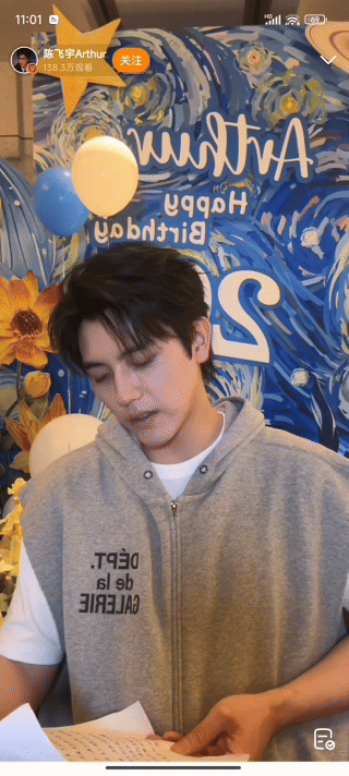 见春天导演写给陈飞宇的信春天导演写给飞宇，你眼里有光，像少年撞见春天。这次，我们