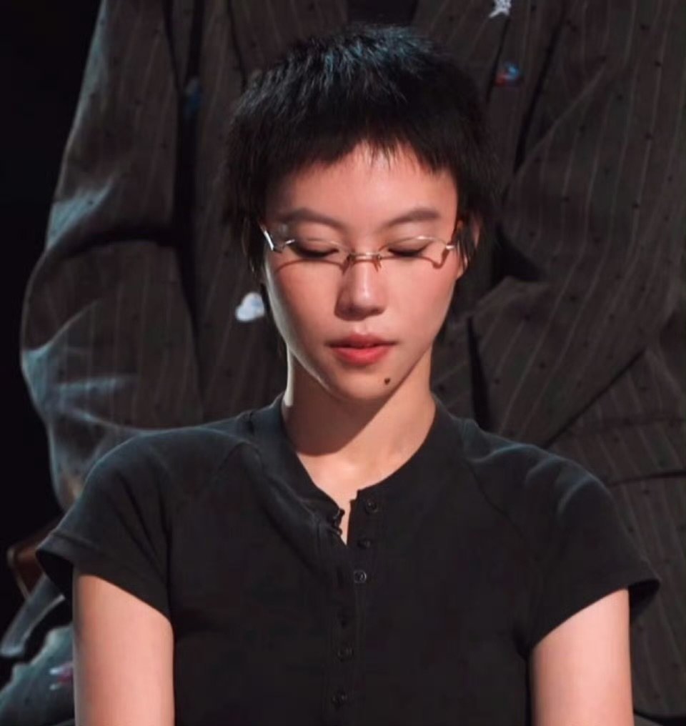 欧阳娜娜窦靖童相识多年好友窦靖童曾为欧阳娜娜的歌曲作曲 窦靖童曾为欧阳娜娜的歌曲