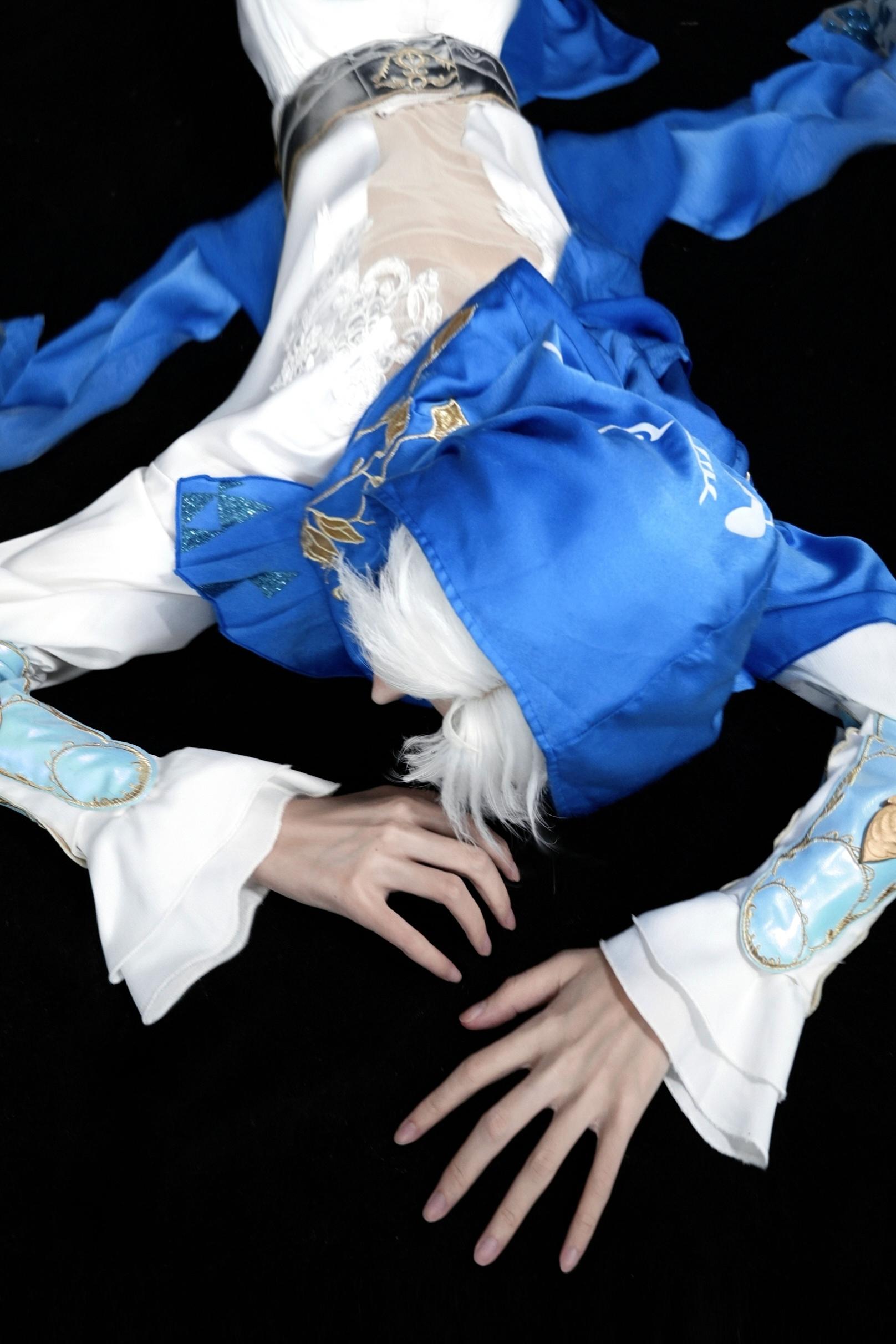 哥哥我摔倒了。