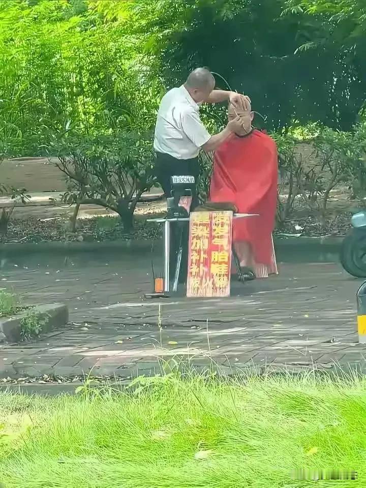 这伙计是个不折不扣的狠人！多种

技能傍身，不愁没有生意！