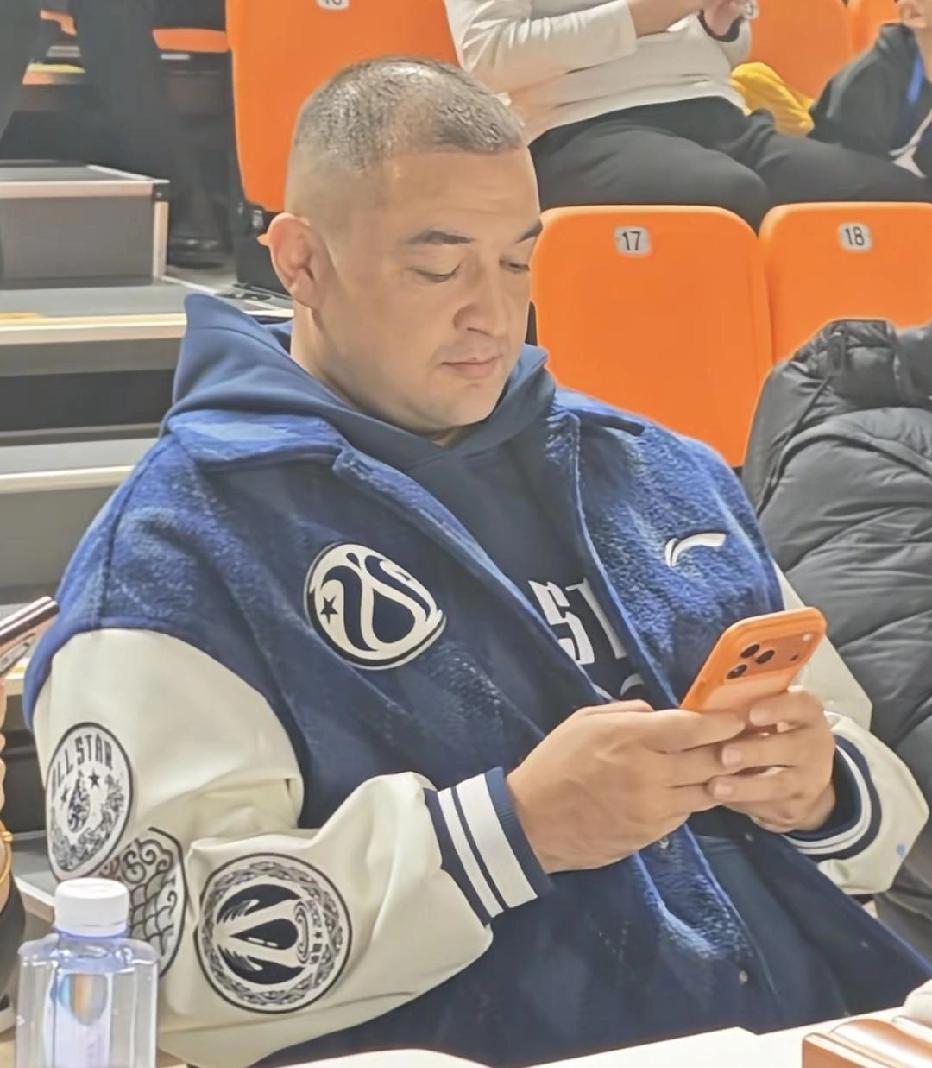 西热力江现在还好意思去新疆男篮看球？他曾经在直播的时候说过等他退役后，把新疆男篮