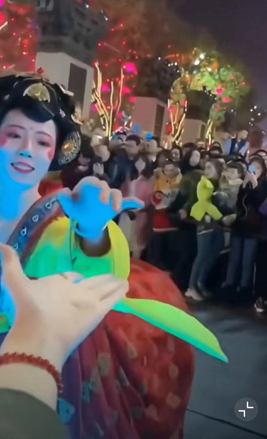 大红大紫时选择坚守，七年之后，西安不倒翁小姐姐宣布离职，祝福，这已经是这张城市金