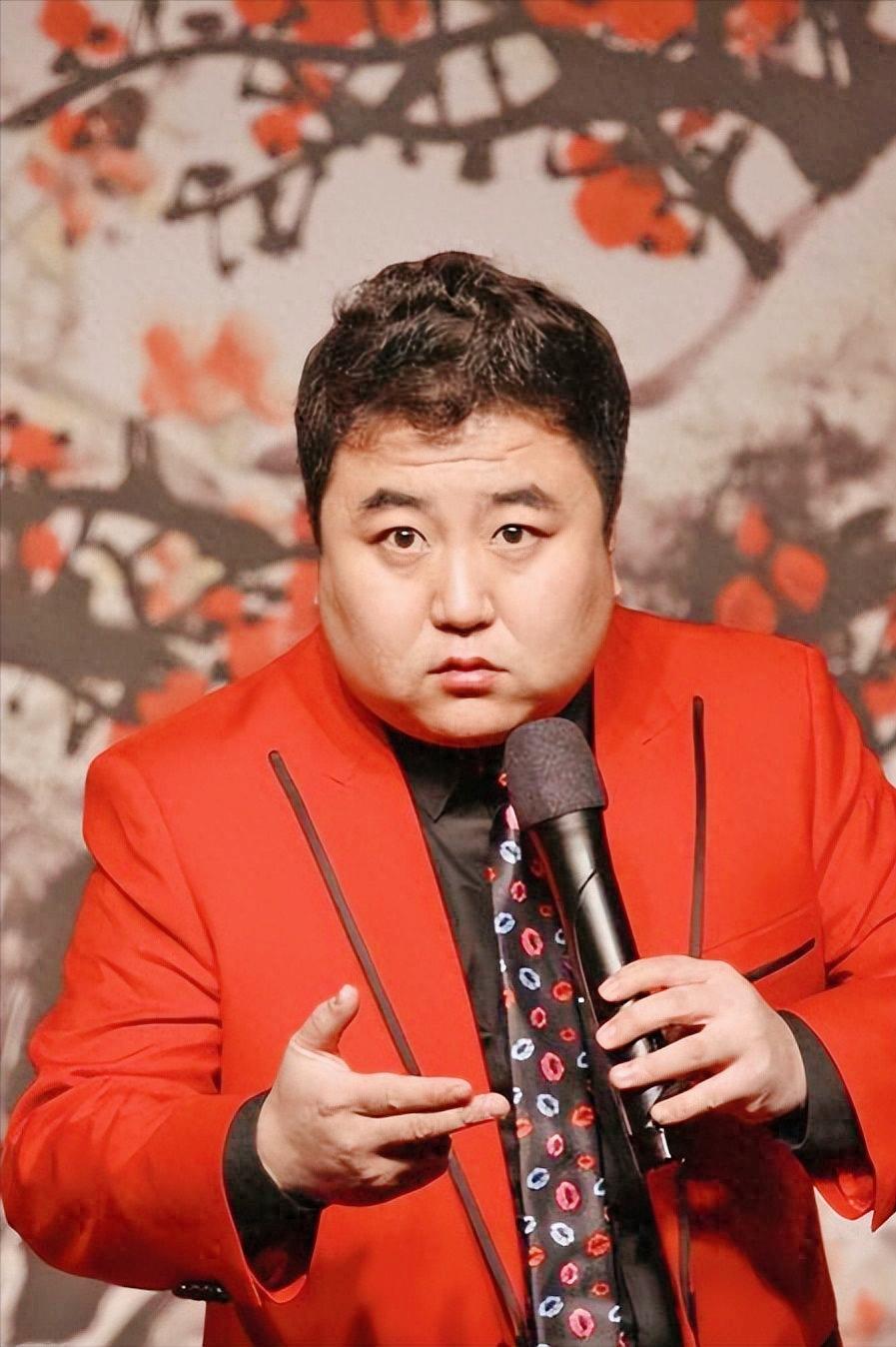 【冯巩的弟子们：一个成为54亿女导演，一个却因诈骗入狱】
 每年的春节，我们都会