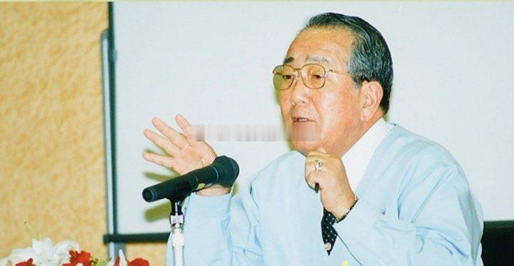 真正值得深交的友人，懂得“人前不捧杀，人后不诋毁”，遇见他人不足，要么当面善意提