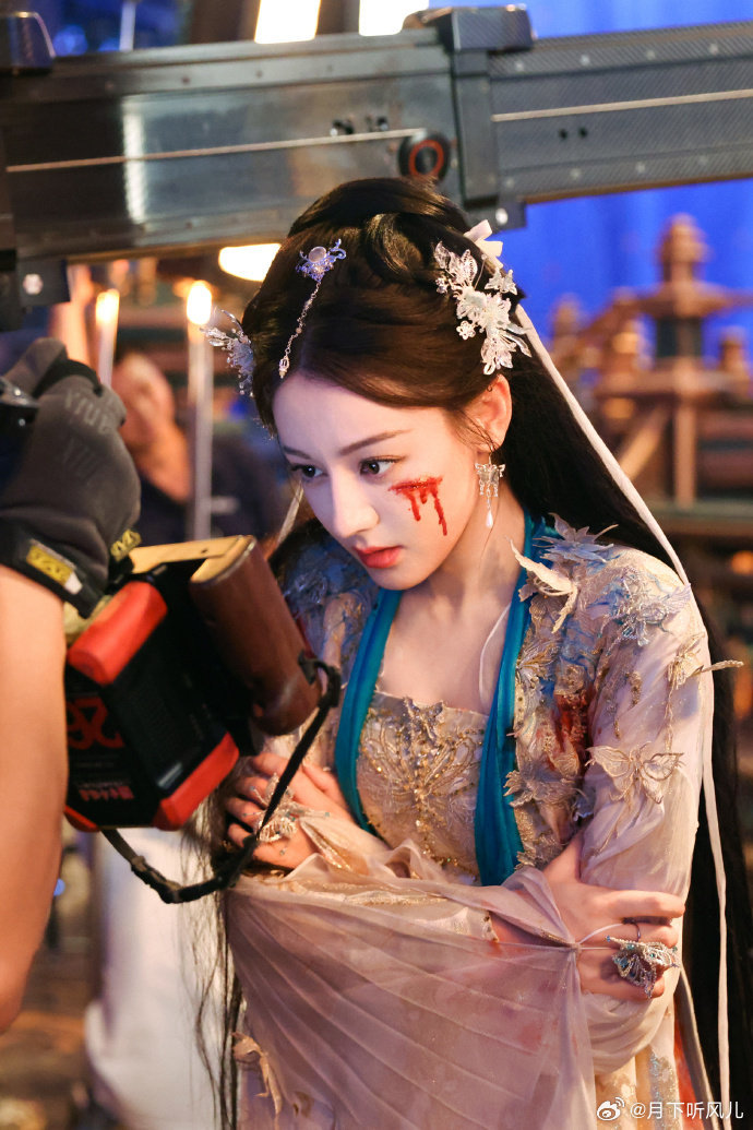 迪丽热巴魏哲鸣女总裁男特助贺思慕晏柯女总裁和男特助慌失序那幕封神！见她涉险瞬间破