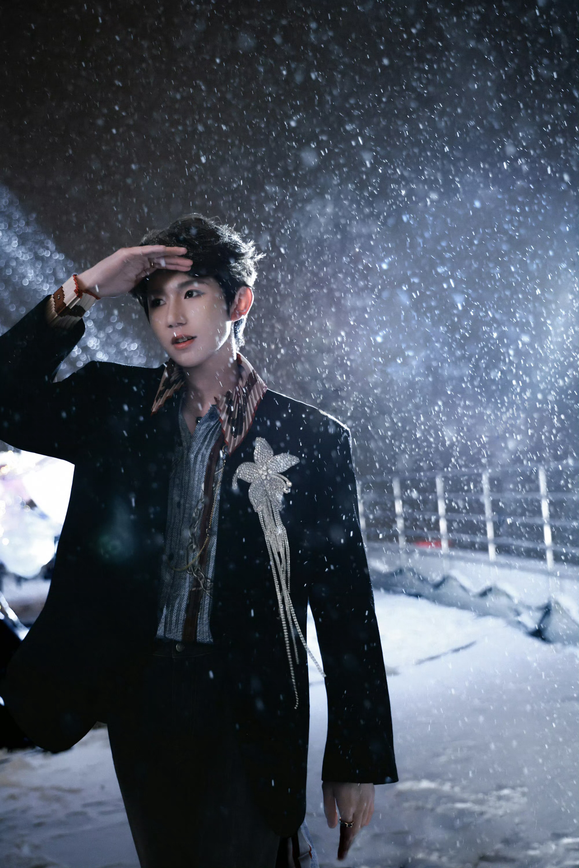 我不行了 王源这组初雪大片妥妥韩剧男主！ 