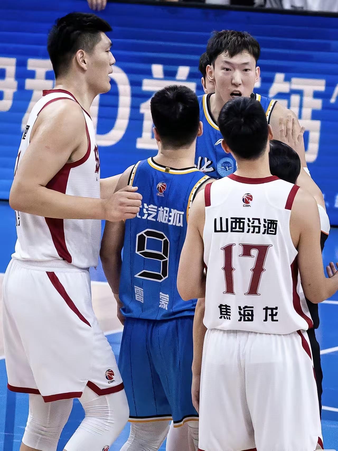 6分，又输了一场。
首钢四场CBA联赛，输掉了三场。
与失利同样令人费解的是，周