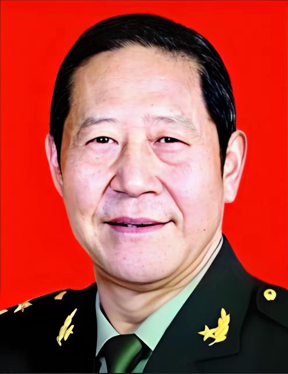 不是所有的集团军军长都能当大军区司令员的。比如陈世俊，云南陆良人，从一名普通的战