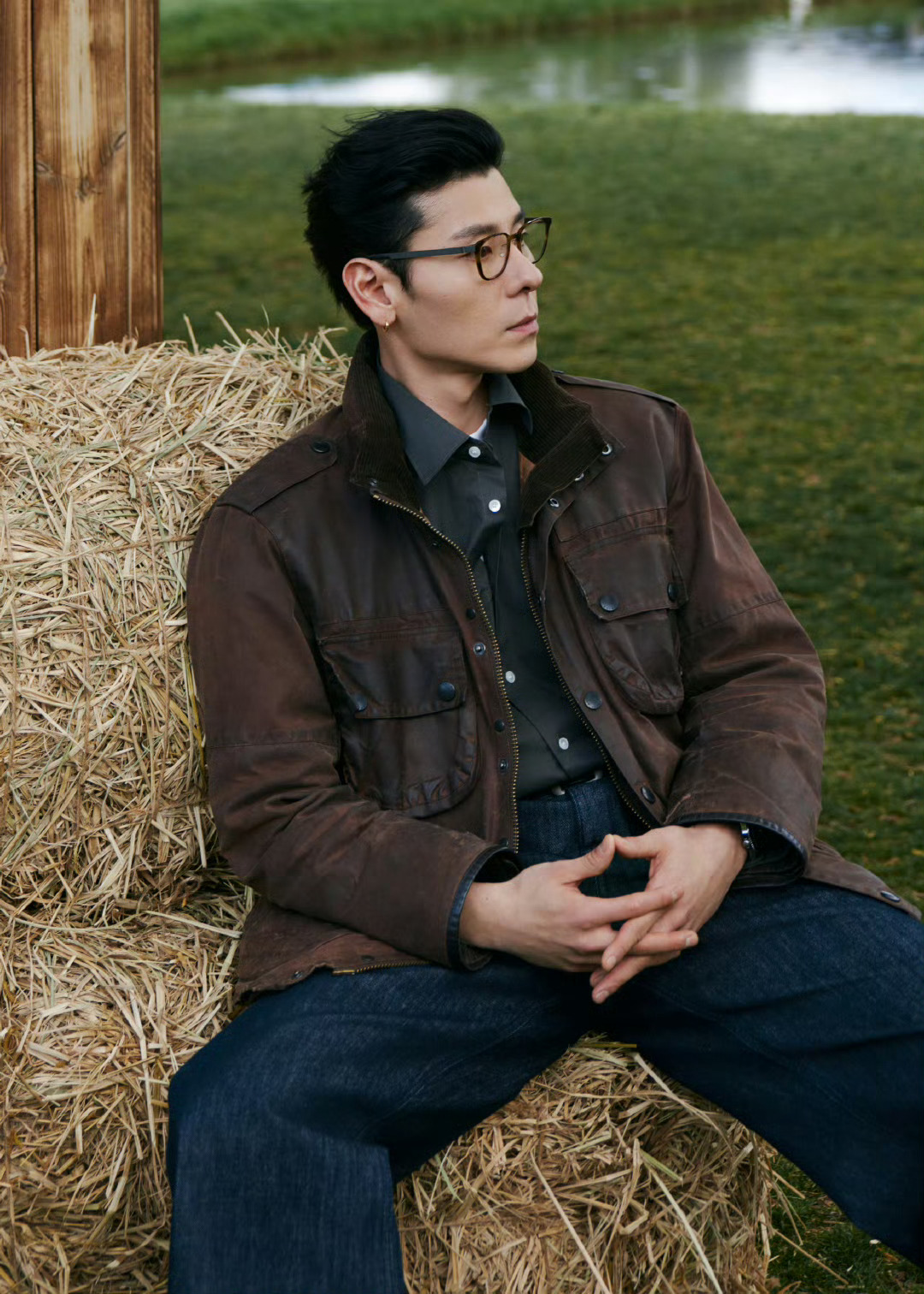 蒋奇明公路片男主谁还没被蒋奇明的线下颜值狠狠戳中！巴恩风油腊皮穿搭氛围感直接封神