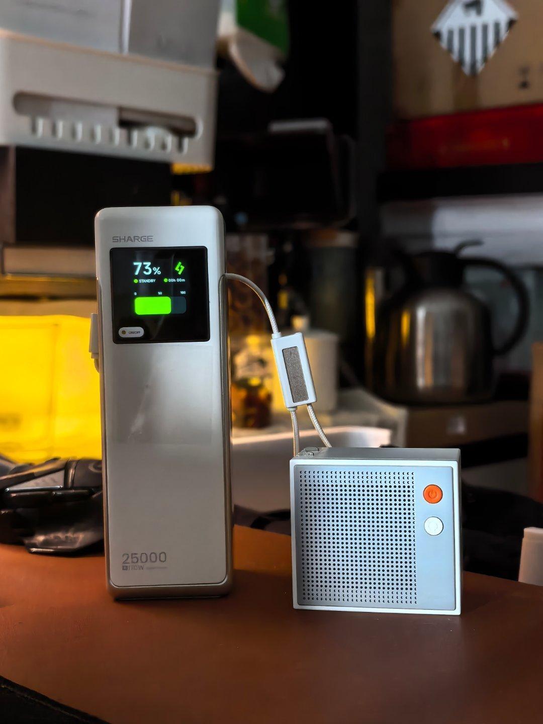 闪极 买个了充电宝之霸，上次在华为发布会，太尴尬了，准备直播会，发现手机因为一直