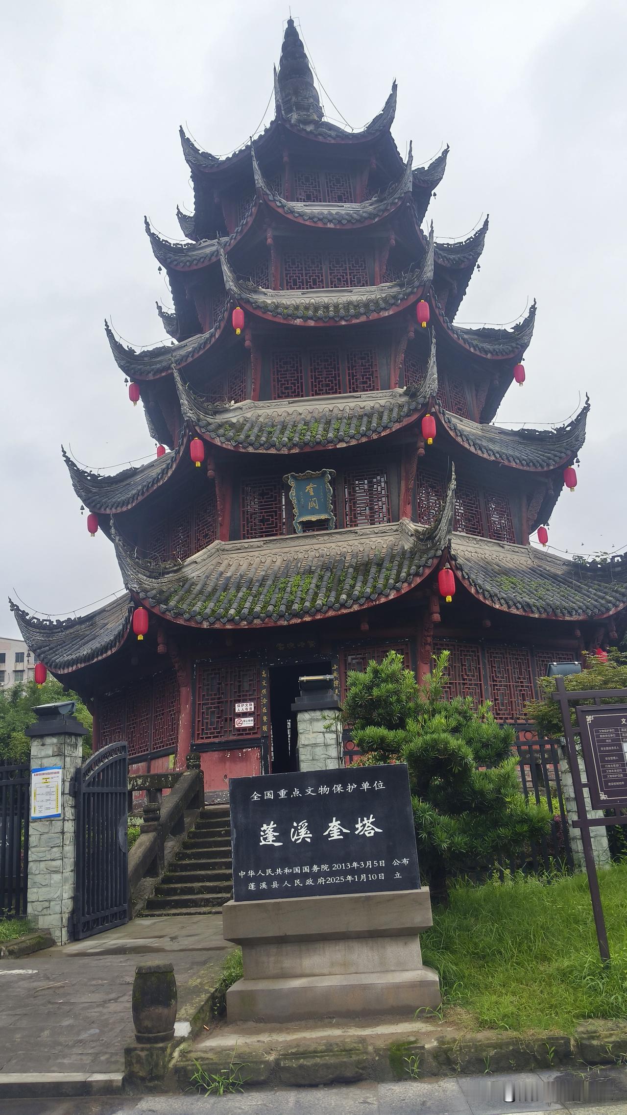 人生在世，难免大起大落，看淡、看透，方能走出逆境！


每个人的一生，没有可能是