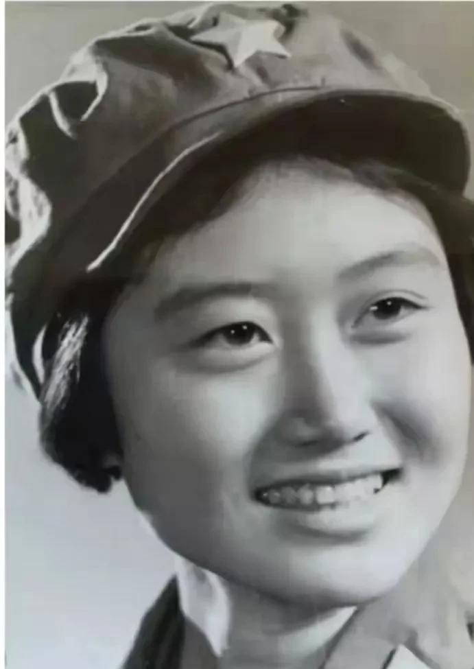 1969年，谢富治唯一的女儿谢小沁从哈军工毕业后，就按照父亲的要求，只身一人到偏