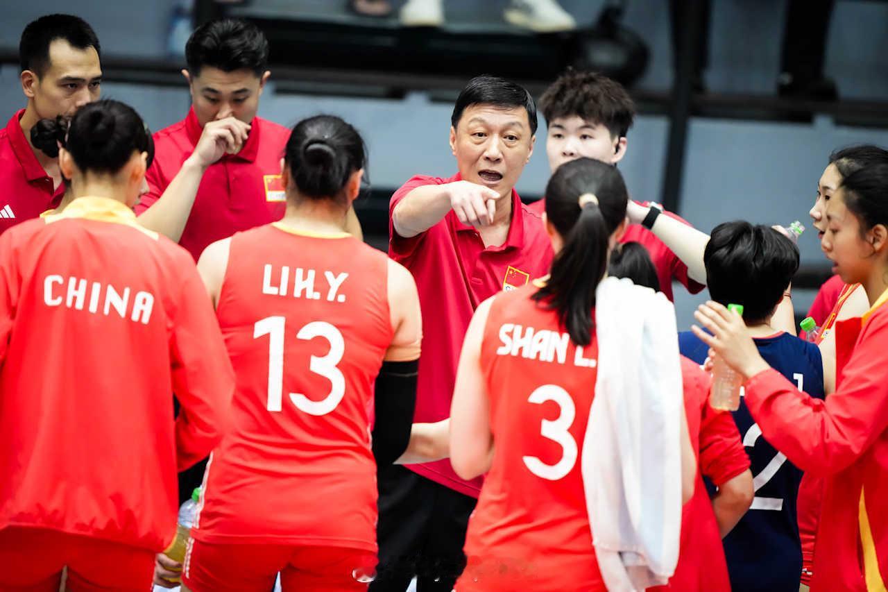 国际排坛动态 U21女排世锦赛小组赛中国3-0美国精彩图 ​​​
