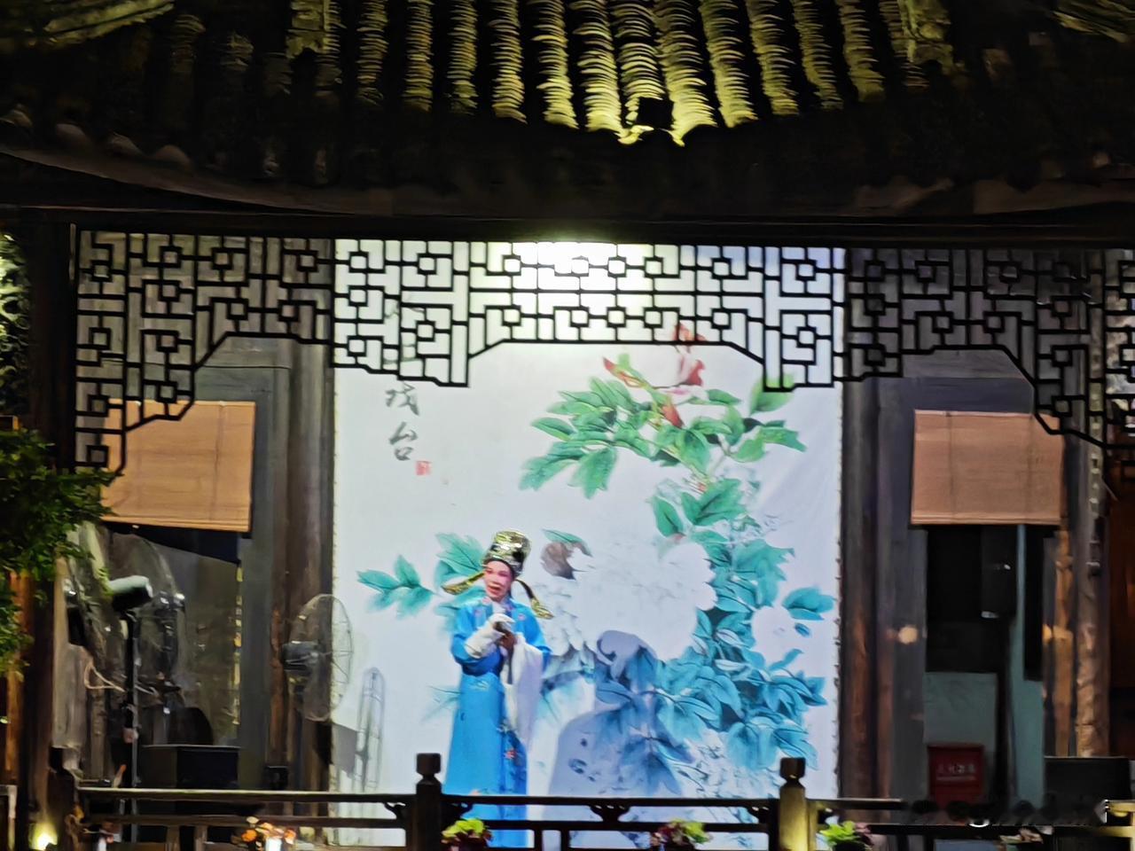 重生为何还要当牛马？
掌握先机，必定要创业。重启人生你更愿意上班还是创业 我认为