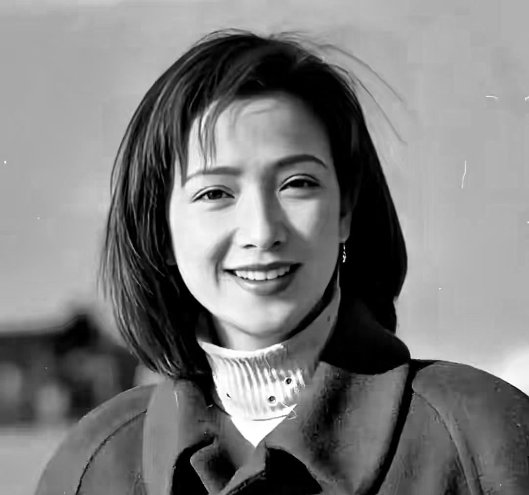 何晴61岁病逝，最痛的三个人：旧爱坦言难忘，儿子名字藏深情
 
第一个放不下的，