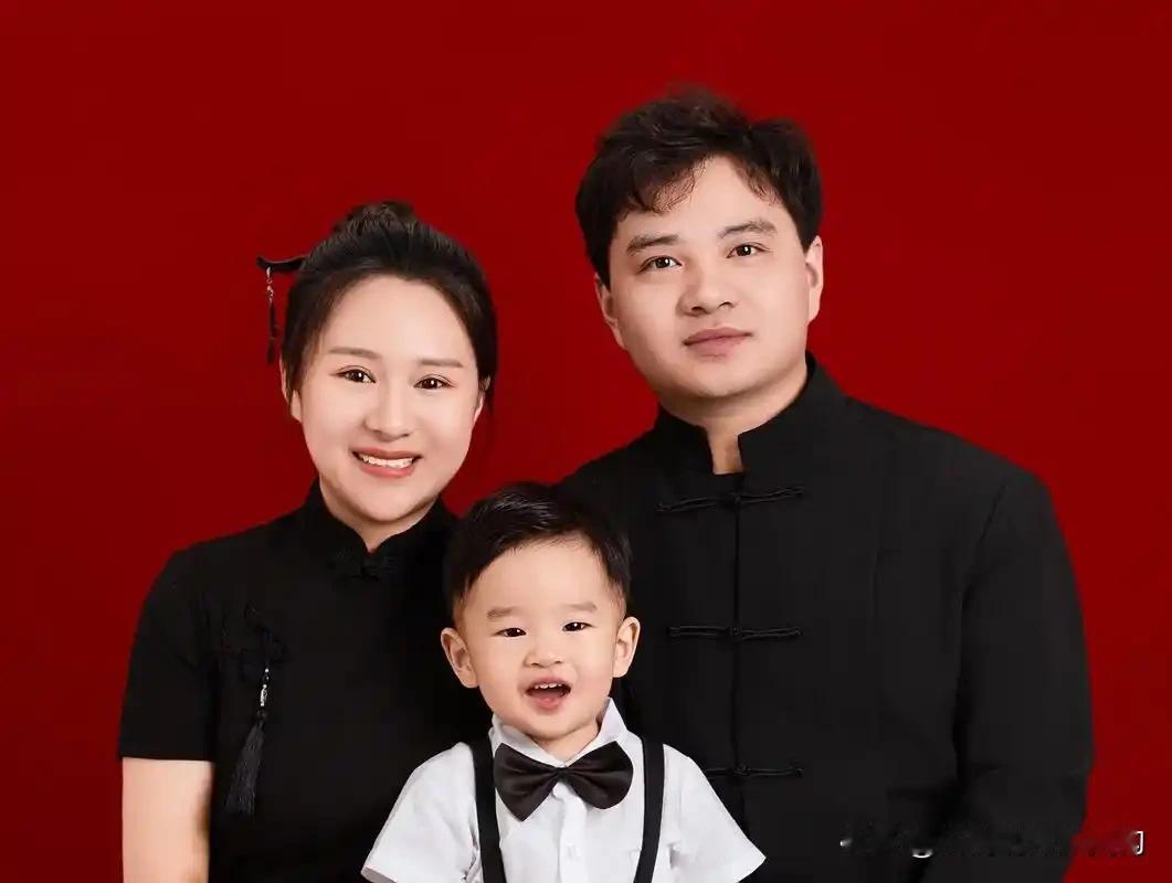 难得一见，李贞秀与丈夫、儿子的合影台湾 李贞秀 
现在的李贞秀看起来是一点都不漂