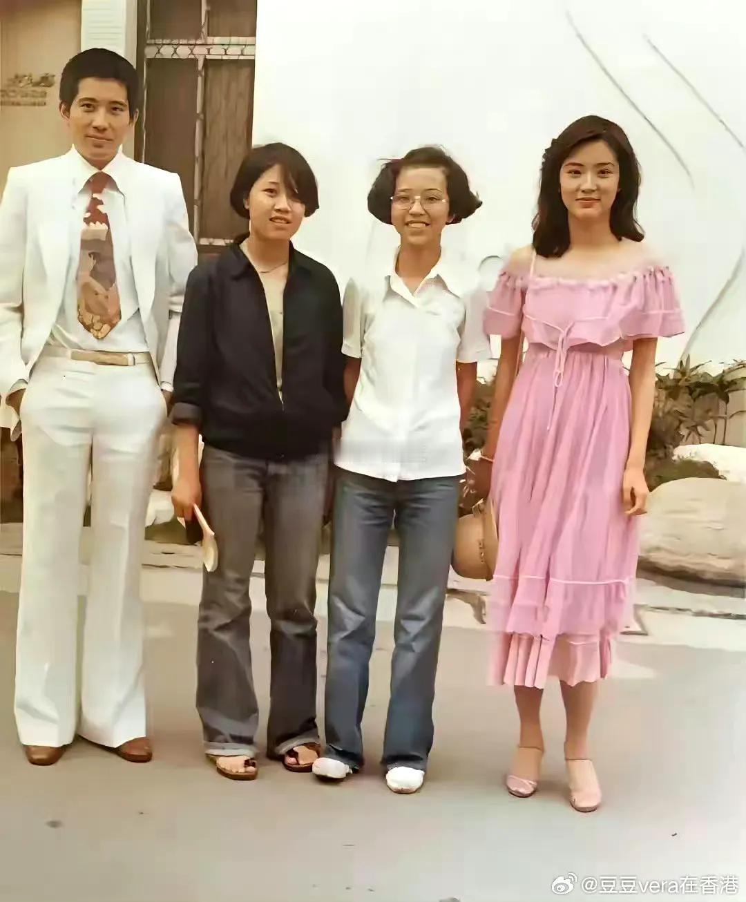 差点将左一的秦汉认作了王安宇！
其他的三人有人认得是谁吗？
有一说一，土是真土了