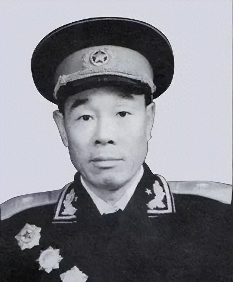他主动申请离休后再未回部队，17年后因工作调整从正军职变为副兵团职待遇，这是什么