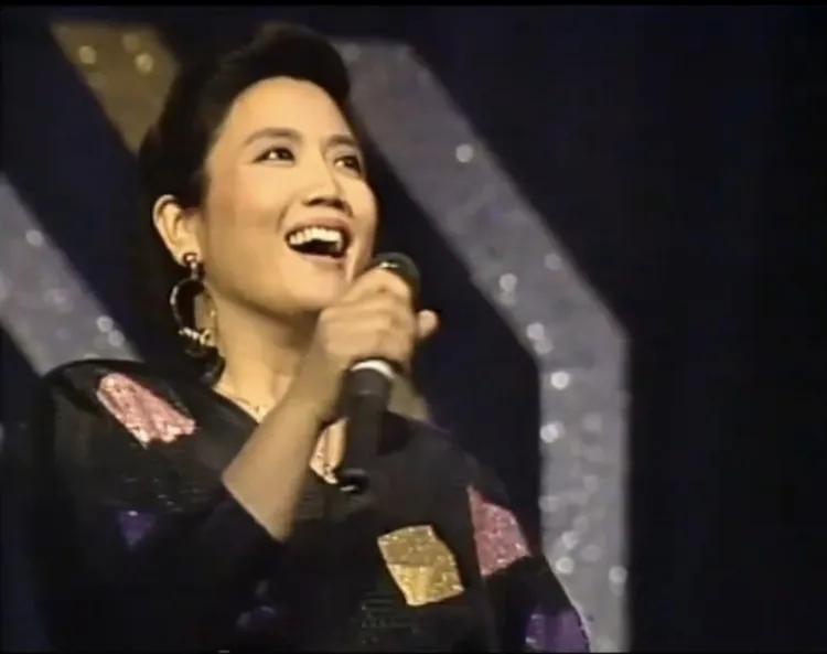 李秀明演唱会观众席上坐着于蓝 谢添 葛存壮 ……陈强这位伯乐看得多开心
演唱会像