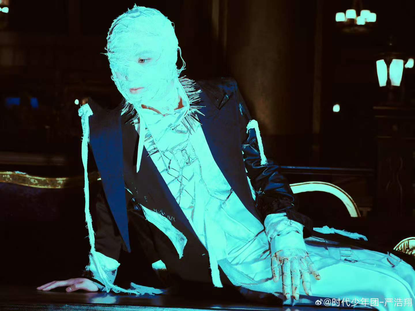 严浩翔绷带傀儡严浩翔和自己握手严浩翔和自己握手 完全好帅我滴妈 